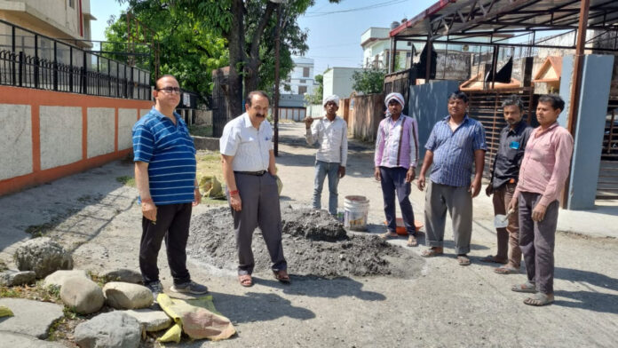 Colony people engaged in road construction