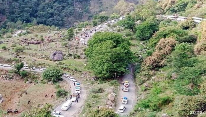 Many vehicles stranded due to landslide on Yamunotri Highway