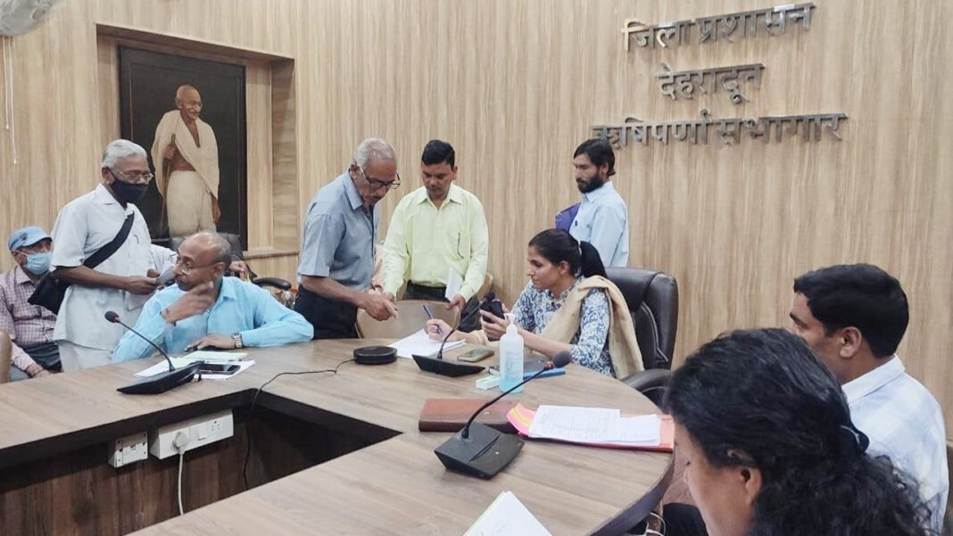 DM listened to complaints in the public hearing program