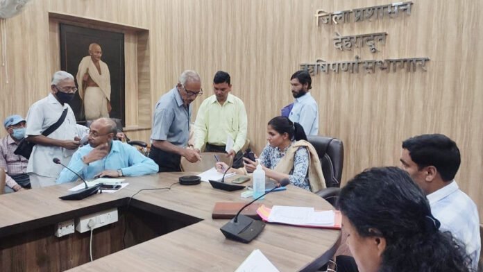 DM listened to complaints in the public hearing program