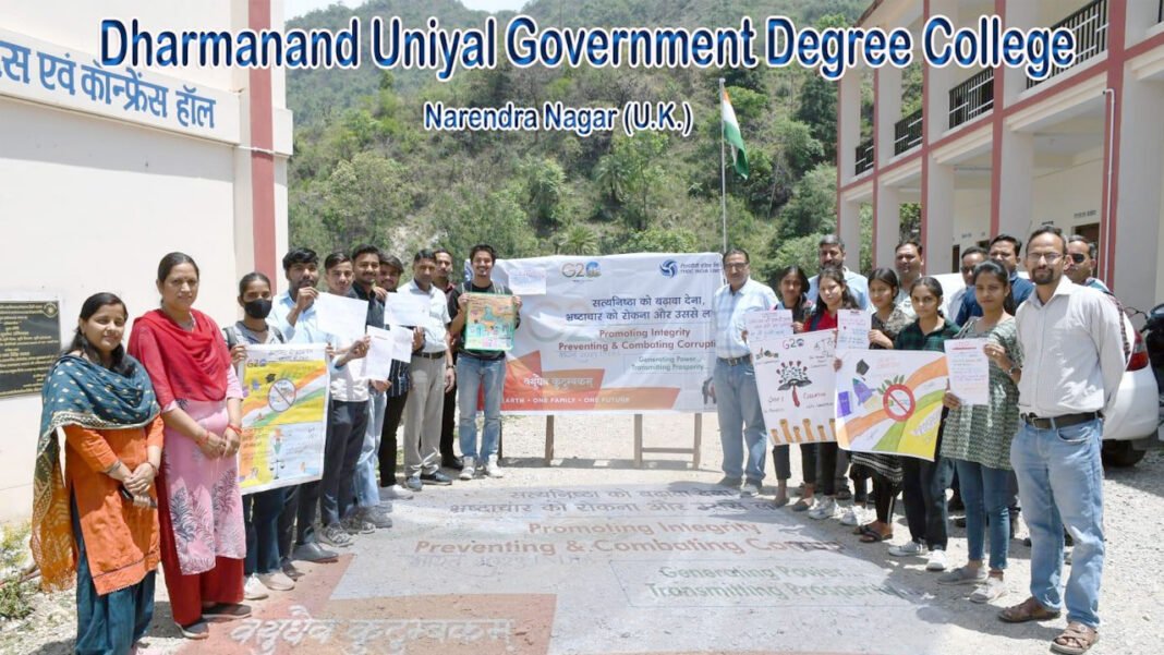 Sonali Pundir in essay competition and Gayatri topped in poster