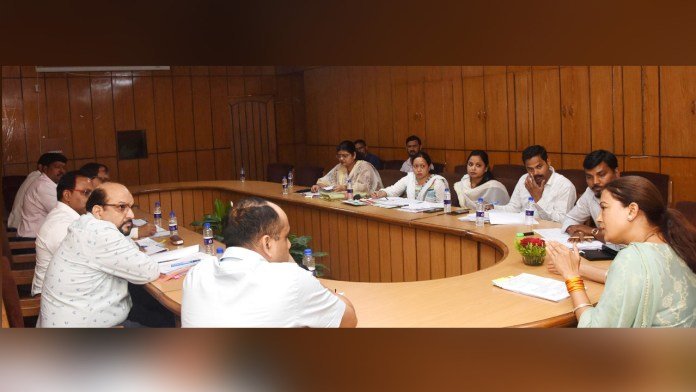 पीआरडी से संबंधित मुख्यमंत्री की घोषणा व अन्य बिंदुओं की मंत्री ने की समीक्षा