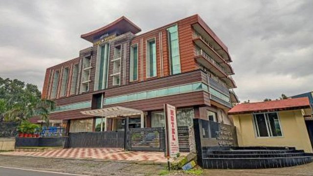 लाडपुर के होटल पर्ल एवेन्यू पर गिरेगी गाज