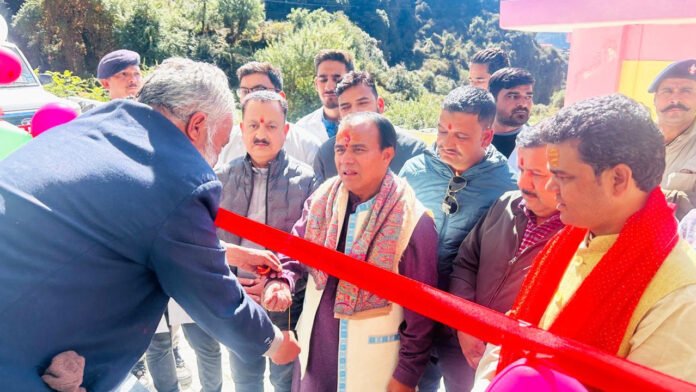 Dhan Singh Rawat inspected the health facilities of Yamunotri