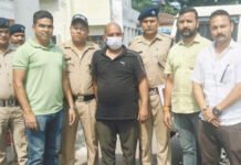 चचेरे भाई का हत्यारा गिरफ्तार, तमंचा व कारतूस बरामद Cousin killer arrested