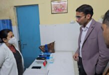चिकित्सालय में मरीज एवं जनमानस से दुर्व्यवहार और लापरवाही नहीं होगी क्षम्य : डीएम Mistreatment of patients and public will not be tolerated