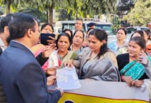 नगर निगम में रीजनल पार्टी का प्रदर्शन, नगर आयुक्त को दिया ज्ञापन Regional party protest in Nagar Nigam