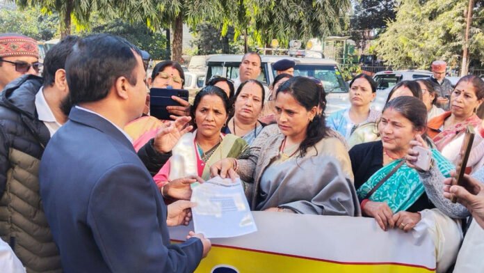 Regional party protest in Nagar Nigam