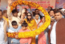 खानपुर विधायक उमेश कुमार के हाउस अरेस्ट के बाद पत्नी ने किया मूर्ति का अनावरण Umesh Kumar's wife unveiled statue