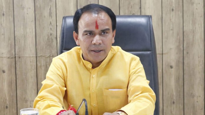 Dhan-singh-rawat Medical colleges will get half a dozen specialist doctors