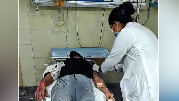 Two miscreants injured in encounter with police