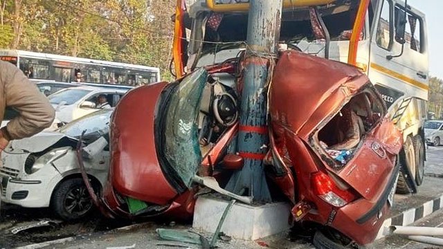 Massive collision between car and truck at Doiwala toll plaza
