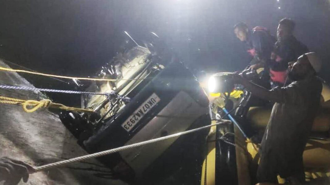 car fell in canal