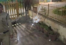 प्रॉपर्टी डीलर के कार्यालय के बाहर फायरिंग Firing outside property dealer office