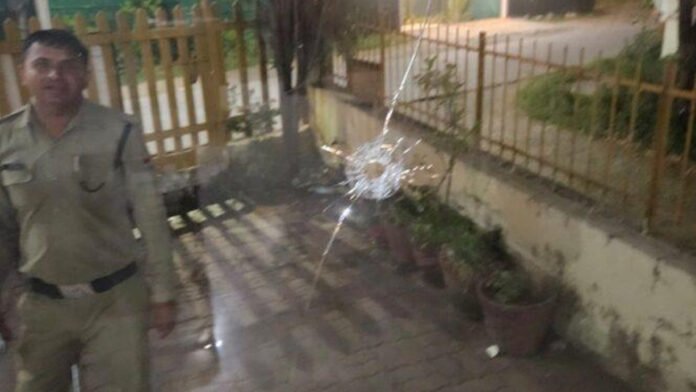 Firing outside property dealer office