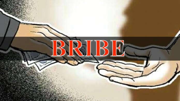 Treasurer and accountant arrested taking bribe