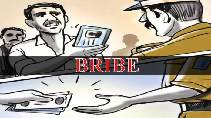 ISBT post in-charge arrested red handed while taking bribe