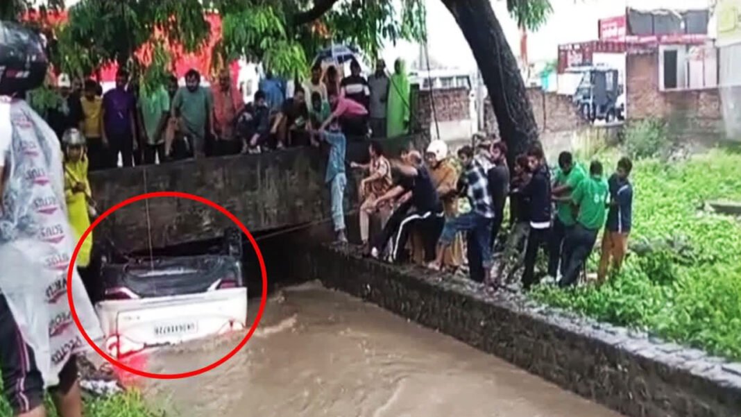 4 killed as car falls into overflowing canal