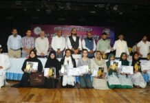दायित्व फाउंडेशन ने किया 300 मेधावी छात्रों का सम्मान Dayitva Foundation honored 300 meritorious students