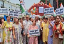 नाबालिग गैंगरेप प्रकरण : महिला कांग्रेस ने फूंका भाजपा का पुतला Haridwar minor gang rape case