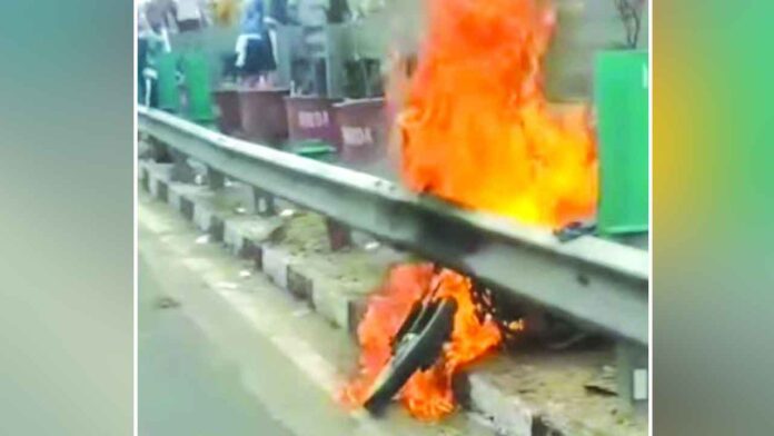Kanwariyas bike caught fire