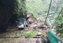 अतिवृष्टि से मची तबाही, मकान और वाहन मलबे में दबे devastation caused by heavy rain