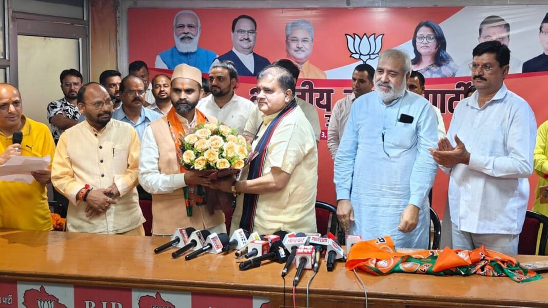 Deepak Bijalwan joined BJP