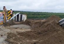 भारी बारिश के बाद गौला पुल की एप्रोच रोड धंसी, प्रशासन में हड़कंप Approach road of Gaula bridge collapsed