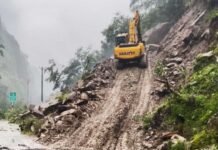 गंगोत्री-यमुनोत्री हाईवे पर जगह-जगह हो रहा भूस्खलन Landslide happening on Gangotri-Yamunotri Highway