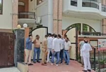 दिनदहाड़े होटल कारोबारी की बेटी को बंधक बनाकर डकैती Robbery by taking businessman's daughter hostage