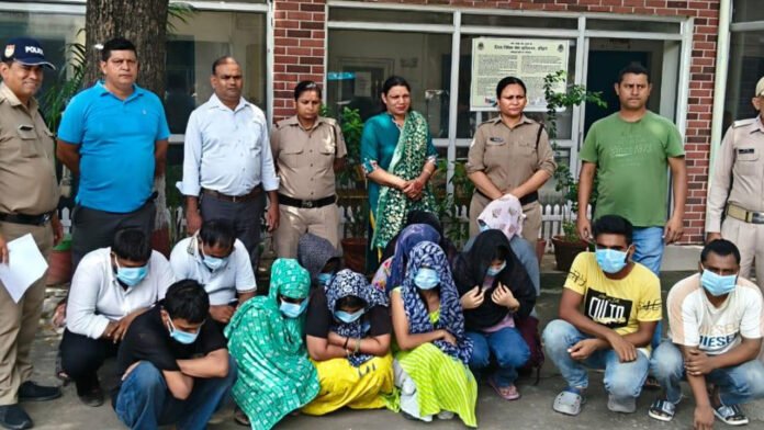 8 women and 5 men arrested in sex racket