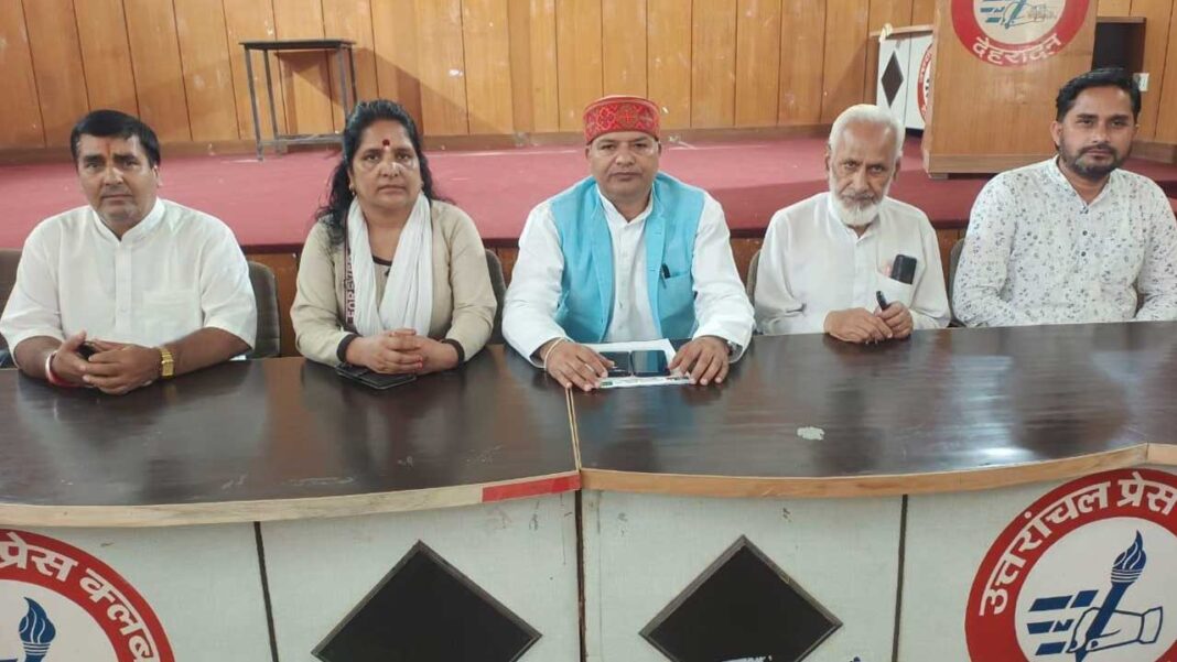 Center should release 10 thousand crore for disaster relief