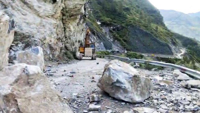landslide Badrinath National Highway closed due to landslide