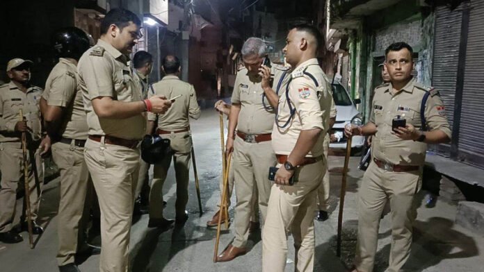 Kashipur 20000 people confined to their homes in Kashipur