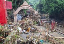 भारी बारिश के बाद टपकेश्वर मंदिर में घुसा मलबा Debris entered Tapkeshwar temple