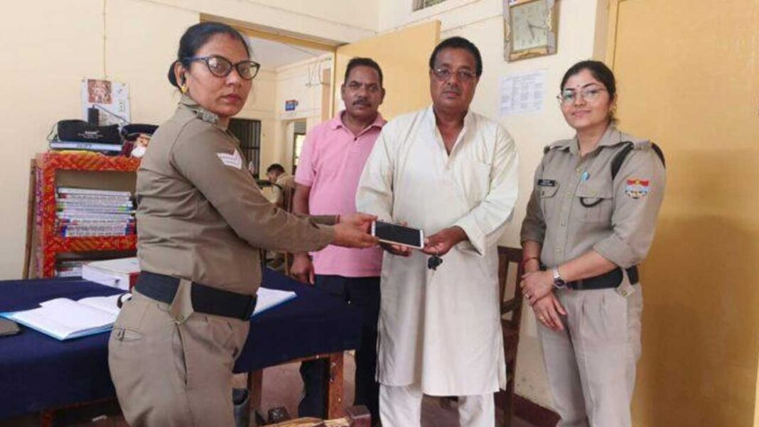 Police recovered and returned 16 mobile phones