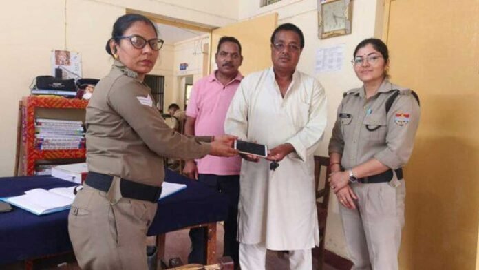 Police recovered and returned 16 mobile phones