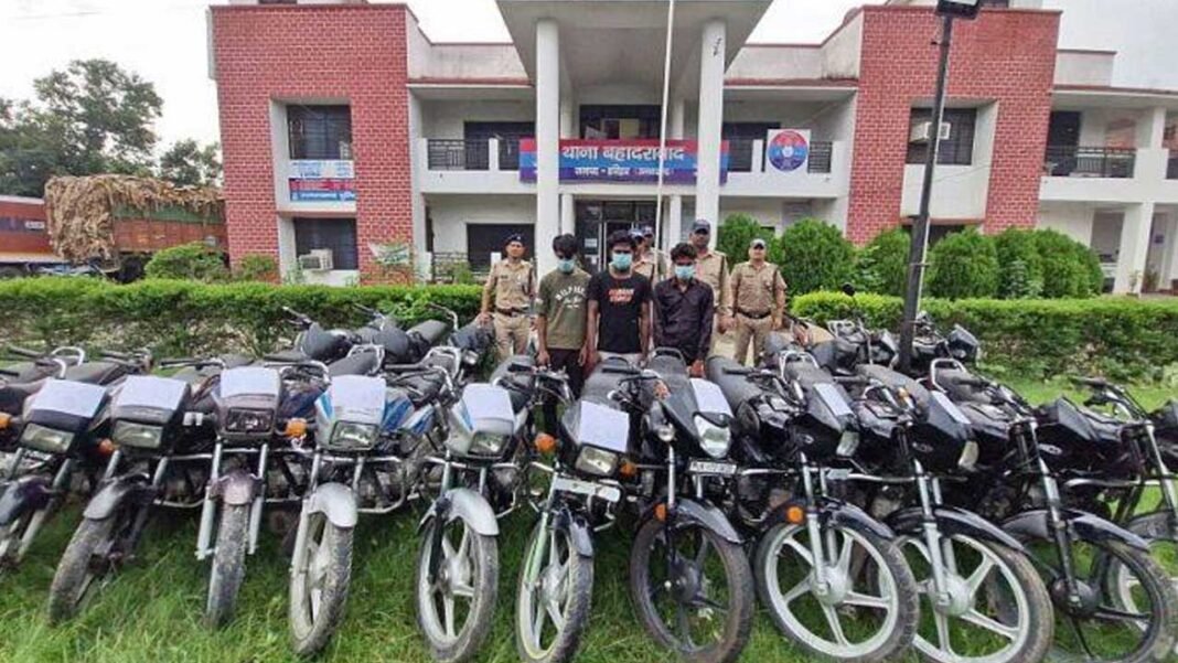 Three miscreants of vehicle theft gang arrested