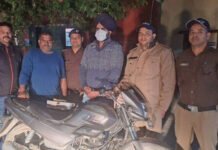 आठ लाख की अफीम के साथ नशा तस्कर गिरफ्तार Drug smuggler arrested with opium worth Rs 8 lakh