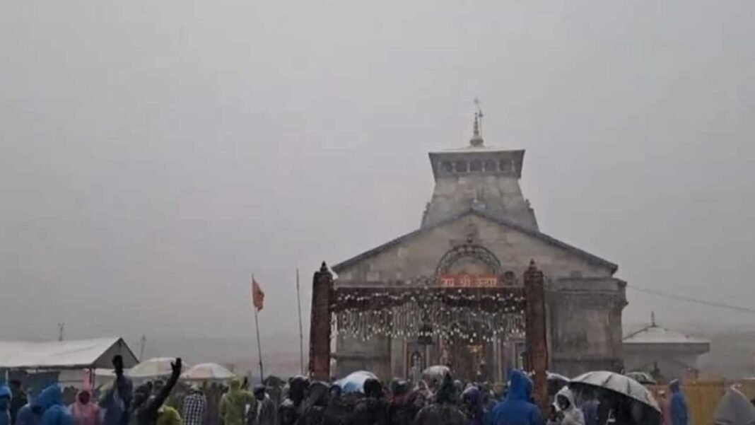 Kedarnath Dham receives season's first snowfall