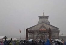 केदारनाथ धाम में हुई सीजन की पहली बर्फबारी Kedarnath Dham receives season's first snowfall