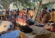 मरीज लेकर जा रही निजी एंबुलेंस का टायर फटने से 4 लोगो की मौत 4 people died after an ambulance tyre burst