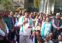 कांग्रेसियों ने किया वन मुख्यालय का घेराव Congress workers laid siege to forest headquarters