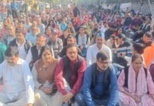 सैनिक कल्याण मंत्री से वार्ता विफल, उपनल कर्मियों का धरना जारी Talks between UPNL employees and Military Welfare Minister