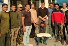 हाथी के दांत के साथ वन्यजीव तस्कर गिरफ्तार Wildlife smuggler arrested with elephant tusks
