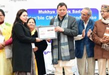मुख्यमंत्री ने विशिष्ट कार्य करने वाली महिलाओं को किया सम्मानित CM Dhami honored women who have performed outstanding work