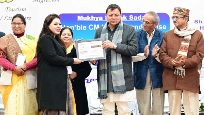 CM Dhami honored women who have performed outstanding work