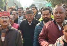 भाजपा प्रदेश मुख्यालय के बाहर गरजे पूर्व सीएम हरदा Former CM Harish Rawat roared outside BJP state headquarters