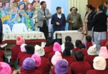 डीएम ने बाल गृह एवं शिशु सदन का किया औचक निरीक्षण DM did a surprise inspection of the children's home