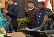 82 वर्षीय बुजुर्ग की सम्पत्ति को रिस्तेदारों ने अपने नाम कर लावारिस छोड़ा, डीएम ने दिलाई राहत The property of an 82-year-old woman